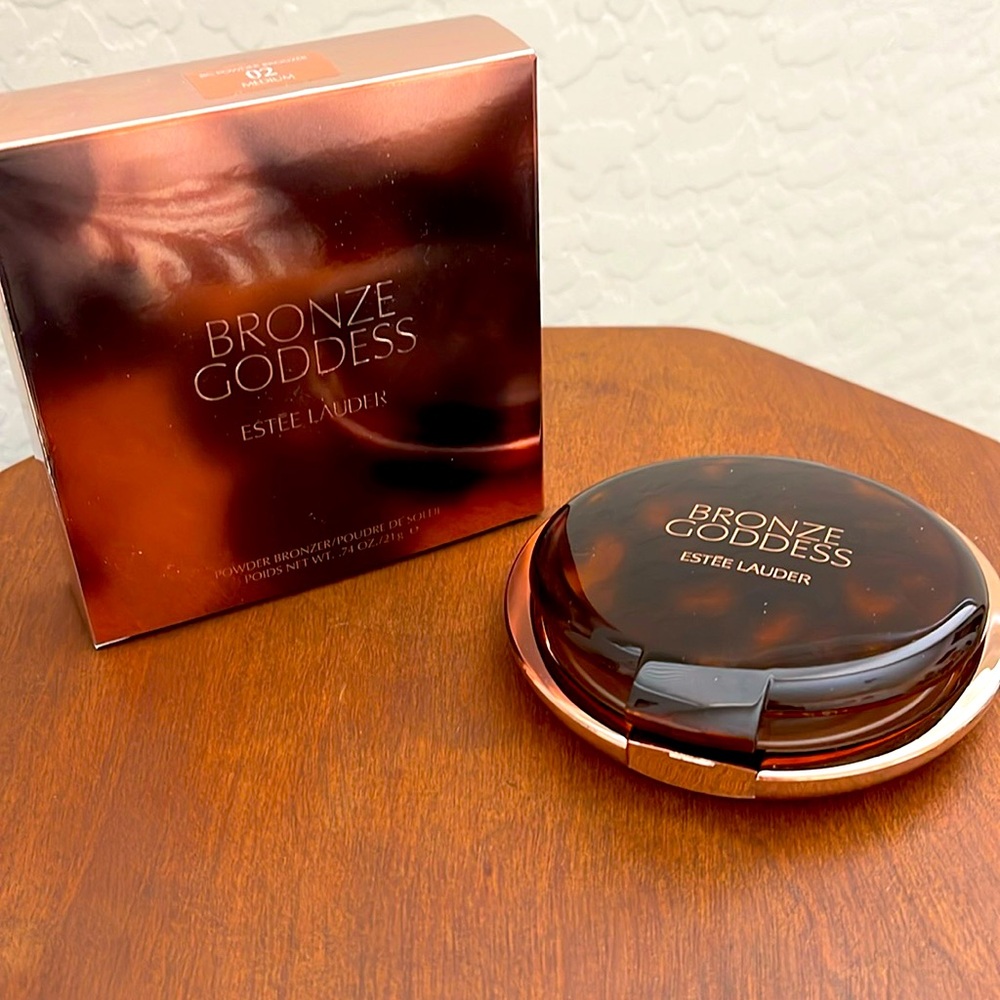 Estée Lauder Bronze Goddess NIB
#02 Medium
Powder Bronzer
.74 oz